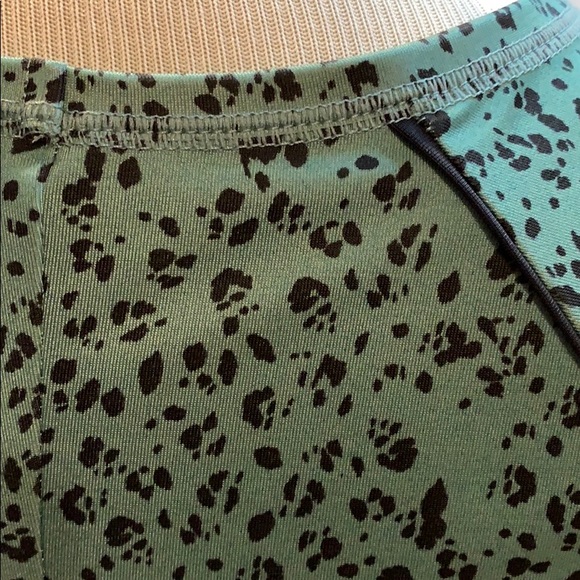 Animal Print Long-sleeve Rashguard - Picture 11 of 13